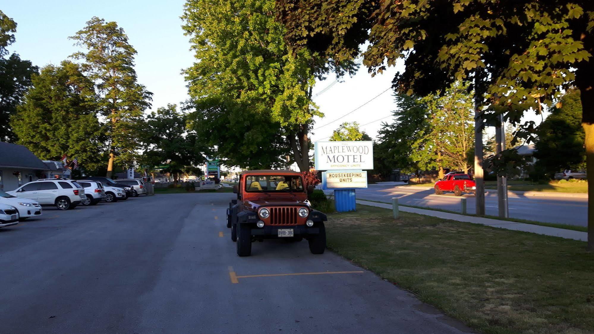 The Maplewood Motel Порт-Елґін Екстер'єр фото