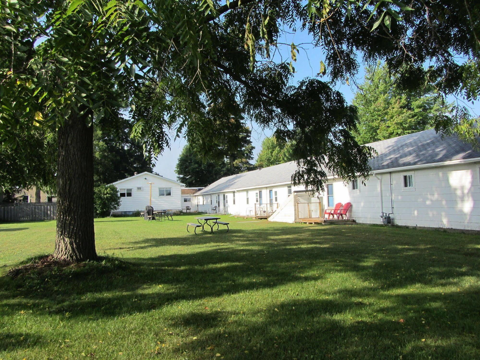 The Maplewood Motel Порт-Елґін Екстер'єр фото